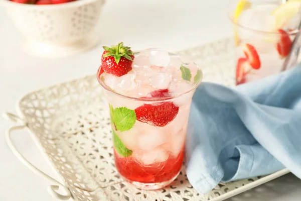 Glas Frische Erdbeer Limonade Auf Hellem Tisch — Stockfoto