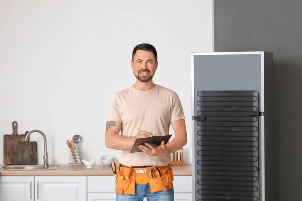 Worker Repair Service Fridge Kitchen — Stock Photo, Image