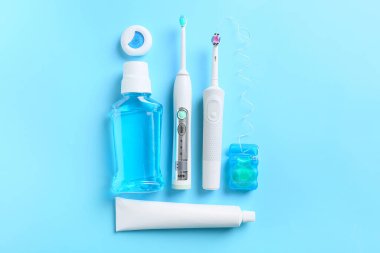 Renk arkaplanındaki ağız temizliğine ayarlı