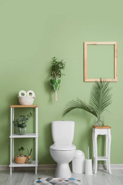 Modern tuvaletin şık bir iç mekanı.