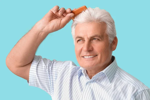 Senior Man Combing His Hair Color Background — Stock Photo, Image