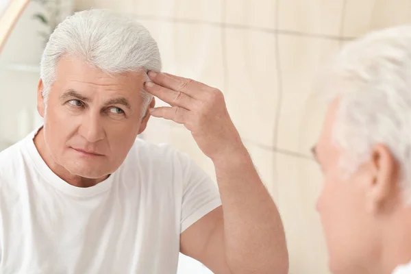 Senior Man Grey Hair Mirror — Stock Photo, Image