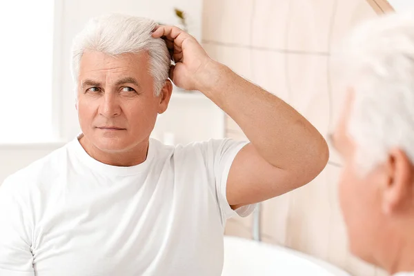 Senior Man Grey Hair Mirror — Stock Photo, Image