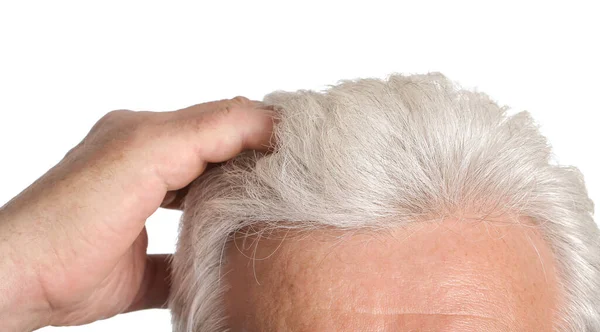 Homme Âgé Aux Cheveux Gris Sur Fond Blanc Gros Plan — Photo