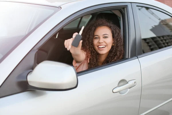 Young African American Woman Key Sitting New Car — Stock Photo, Image