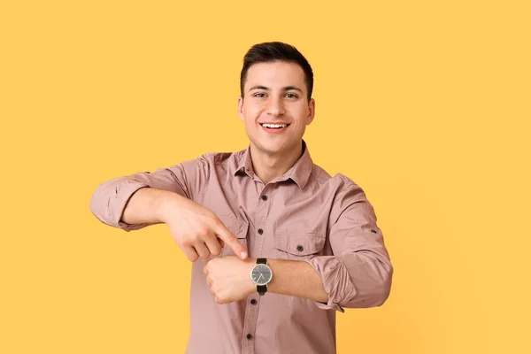 Young Man Wristwatch Color Background — Stock Photo, Image