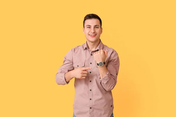 Young Man Wristwatch Color Background — Stock Photo, Image