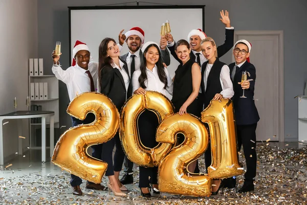 Jongeren Vieren Nieuwjaar Bedrijfsfeest Functie — Stockfoto