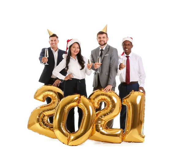 Jovens Com Copos Champanhe Balões Sobre Fundo Branco Feliz Ano — Fotografia de Stock