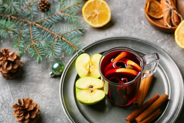 Glass Cup Tasty Mulled Wine Grunge Background — Stock Photo, Image