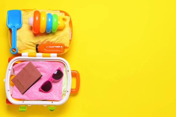 Composition Child Beach Accessories Suitcase Color Background Travel Concept — Stock Photo, Image