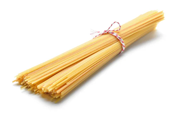 Ungekochte Spaghetti Auf Weißem Hintergrund — Stockfoto