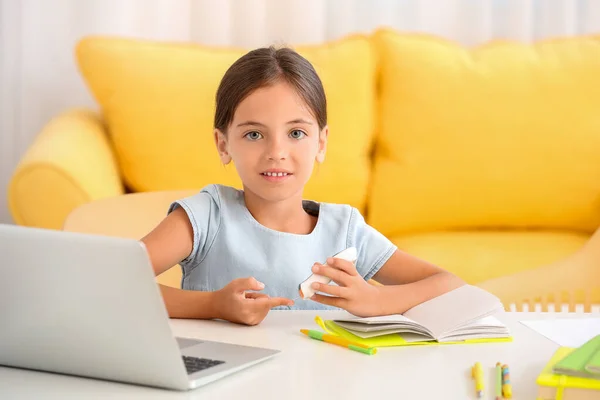 Little Diabetic Girl Checking Blood Sugar Level Home — Stock Photo, Image