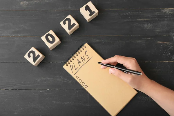 Woman Making List 2021 Year Table — Stock Photo, Image