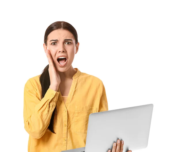 Wanita Muda Stres Dengan Laptop Latar Belakang Putih — Stok Foto