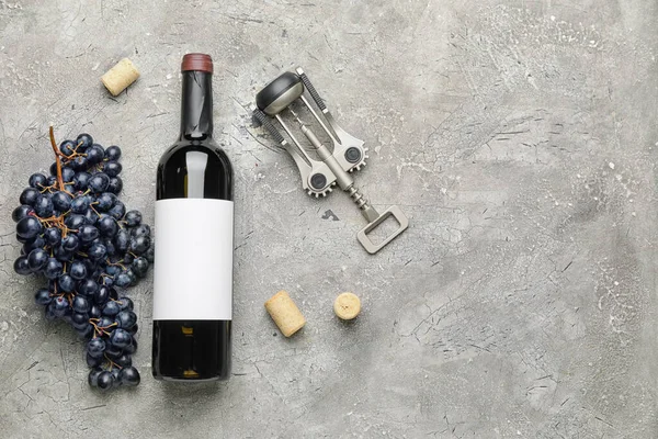 Bottle Red Wine Fresh Grapes Corkscrew Grunge Background — Stock Photo, Image