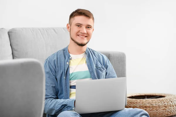 Young Man Using Laptop Home — Stock Photo, Image