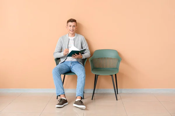 Young Man Reading Book Color Wall — Stock Photo, Image