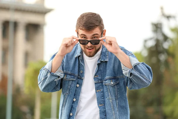 Handsome Man Stylish Sunglasses Outdoors — Stock Photo, Image