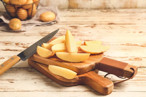 Raw Potatoes Knife Cutting Boards Wooden Table — Stock Photo, Image