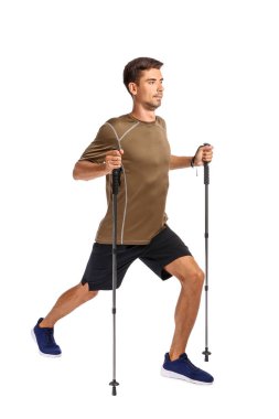Beyaz arka planda bastonları olan genç bir adam.