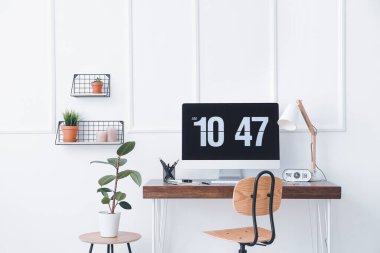 Ofisteki modern bilgisayar