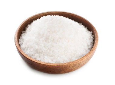 Beyaz arka planda tuzlu kase