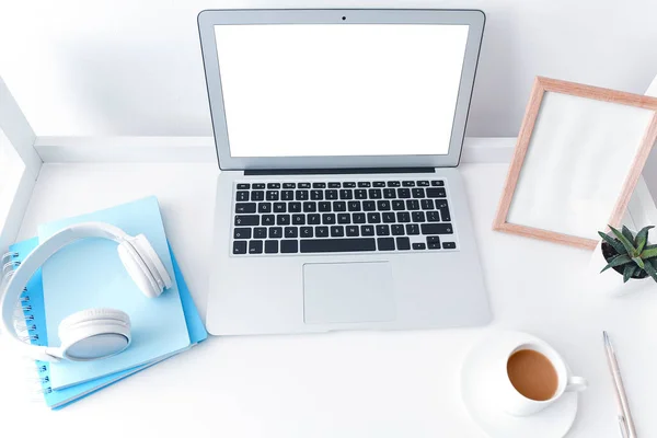 Moderner Laptop Arbeitsplatz Büro — Stockfoto