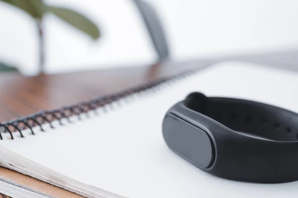 Fitness Tracker Workplace Office Closeup — Stock Photo, Image