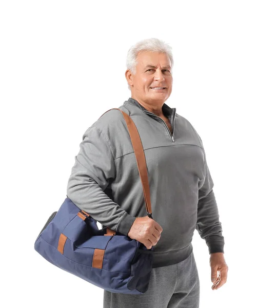スポーツシニア男とともにバッグ上の白い背景 — ストック写真