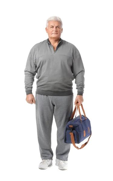 Homme Senior Sportif Avec Sac Sur Fond Blanc — Photo