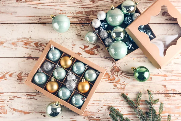 Dozen Met Mooie Kerstballen Tafel — Stockfoto