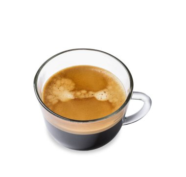 Beyaz arka planda bir fincan sıcak espresso