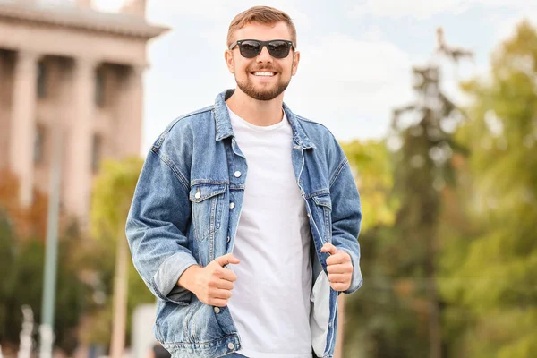 Handsome Man Stylish Sunglasses Outdoors — Stock Photo, Image