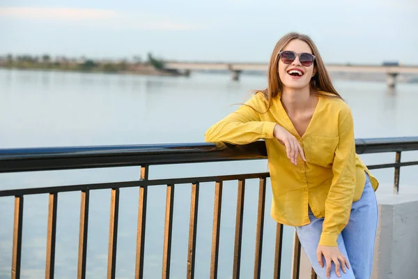 Beautiful Woman Stylish Sunglasses Outdoors — Stock Photo, Image