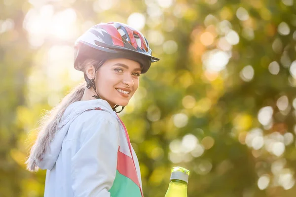 Ciclista Mujer Montar Bicicleta Aire Libre —  Fotos de Stock