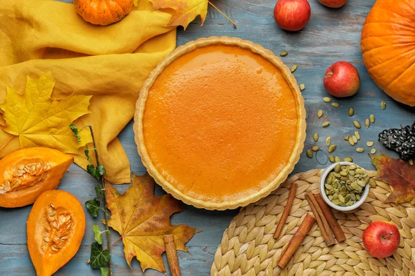 Composition Tasty Pumpkin Pie Wooden Background — Stock Photo, Image