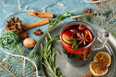 Masada lezzetli bir şarap var.