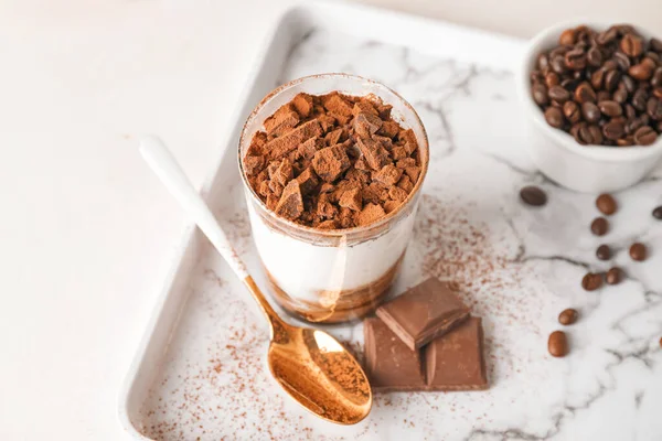 Doux Tiramisu Savoureux Sur Table — Photo