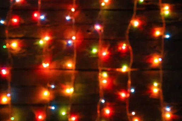 Світлі Різдвяні Вогні Темному Дерев Яному Фоні Розмитий Вид — стокове фото