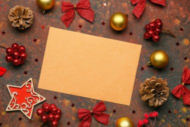 Grunge arka planında boş kartla güzel bir Noel kompozisyonu