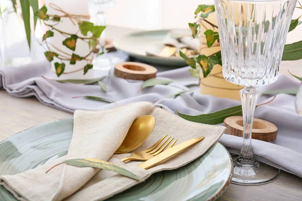Schöne Tischdekoration Mit Floralem Dekor — Stockfoto