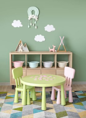 Anaokulundaki modern oyun odasının içinde.