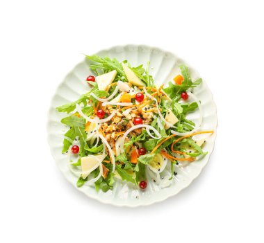 Beyaz arka planda lezzetli roka salatası.