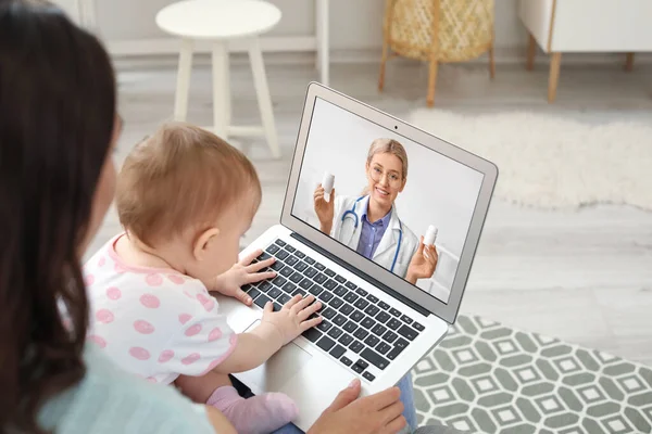 Young Woman Her Baby Getting Online Consultation Home — Stock Photo, Image