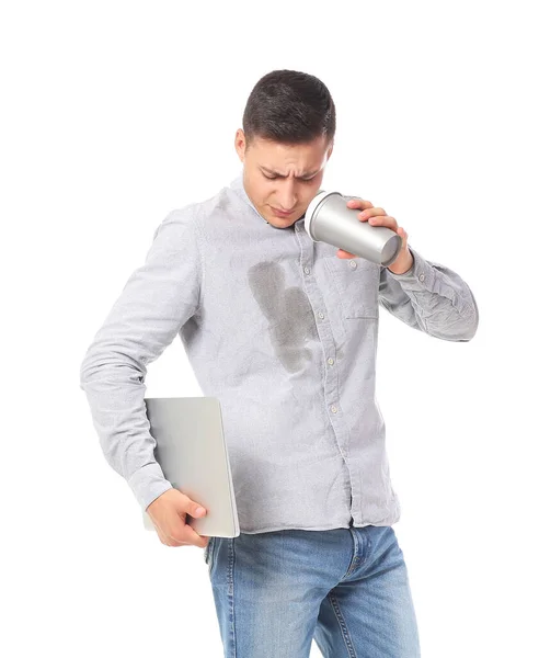 Ung Man Med Fläckar Skjortan Håller Laptop Vit Bakgrund — Stockfoto