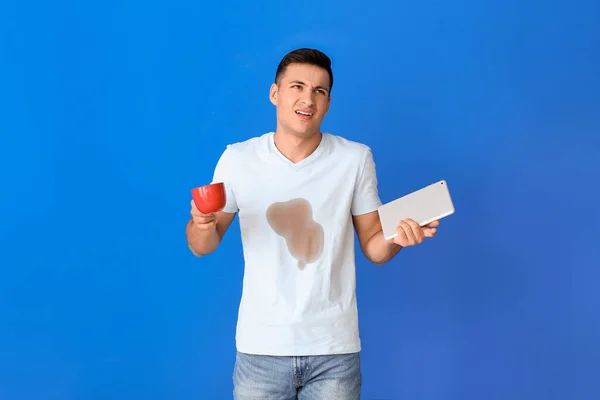 Stressed Young Man Coffee Stains His Shirt Holding Tablet Color — Stock Photo, Image