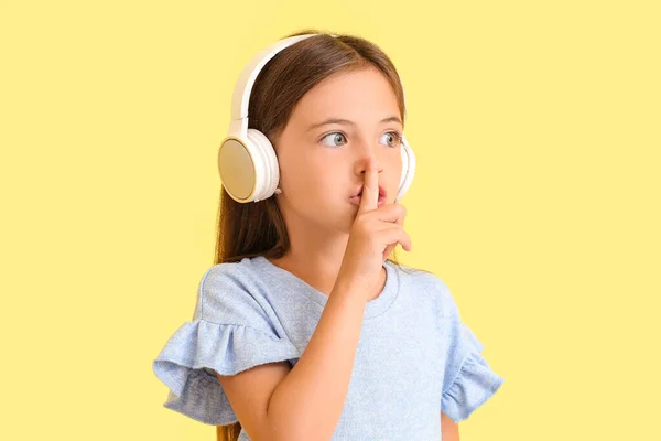 Cute Little Girl Listing Music Color Background — Stock Photo, Image