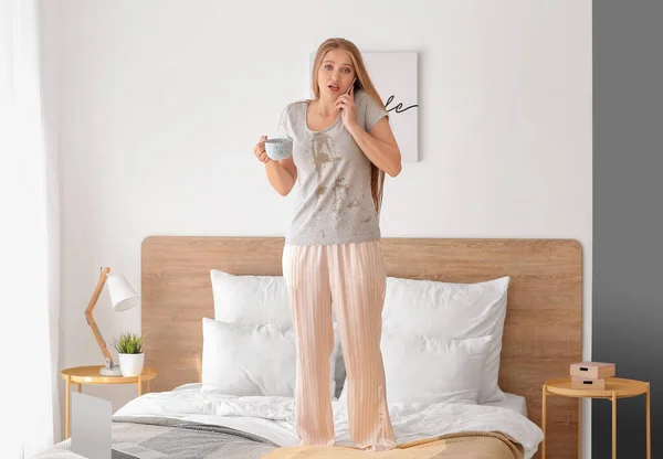 Young Woman Coffee Stains Her Shirt Mobile Phone Bedroom — Stock Photo, Image