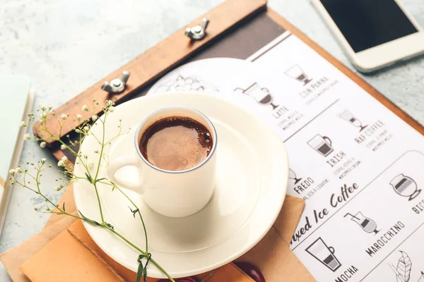 Egy Csésze Forró Kávé Asztalon Kávézóban — Stock Fotó